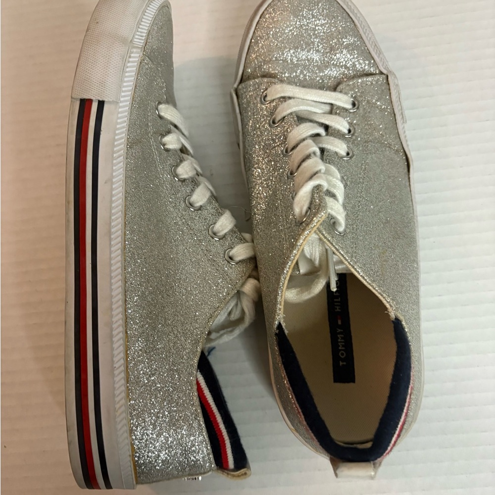 Tommy Hilfiger Silver Low Flat Lace Up Sneakers Womens 8.5